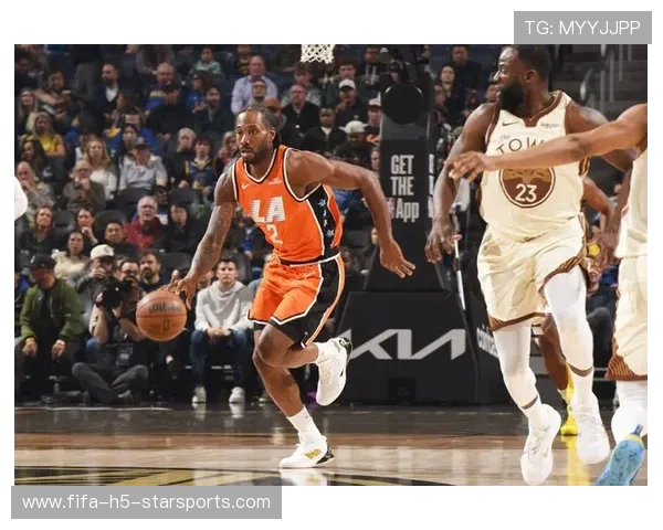 快船底角三分连中，对手被迫暂停