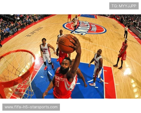 核心球员爆发连得关键分锁定胜局🏀